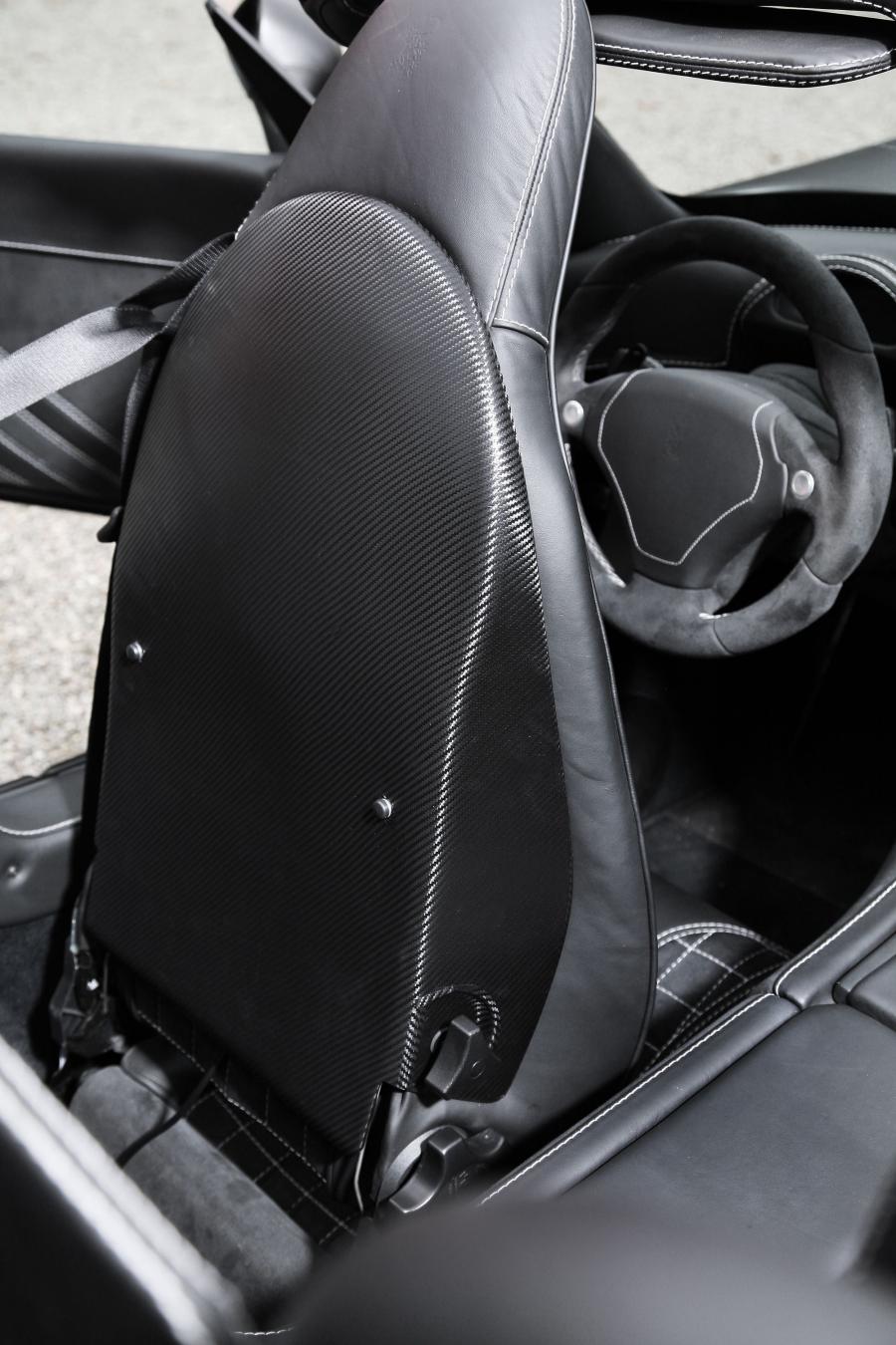 Интерьер Wiesmann Roadster MF5 Black Bat by dAHLer 2011 года  (фото 10 из 19)